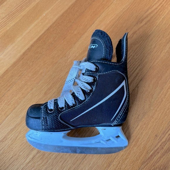 Skates CCM Intruder Size 8J - Picture 3 of 4